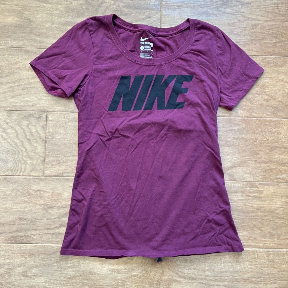 The Nike Tee Athletic Cut Women's Size S Burgundy/Black Spell Out
